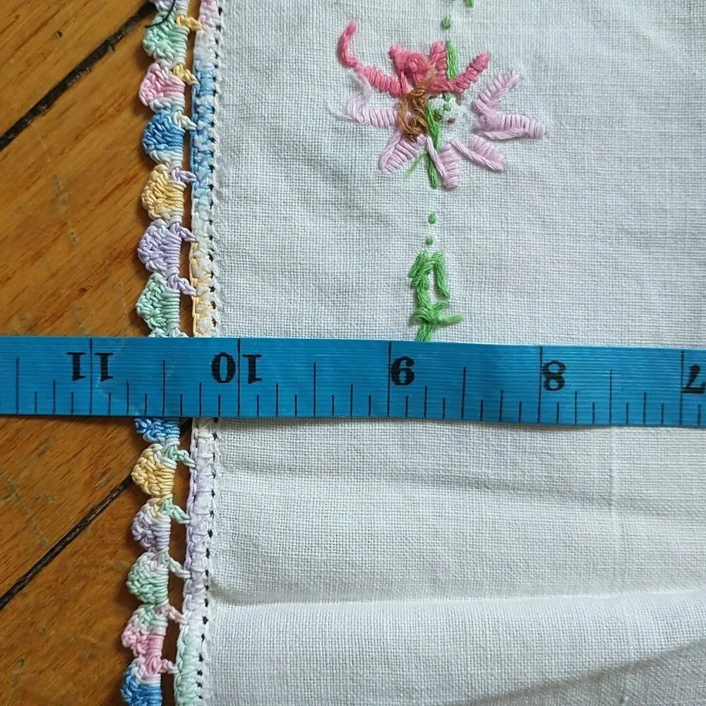 Vtg Dresser Scarf Runner Hand Embroidered Floral Crochet Edges Oval 10x17